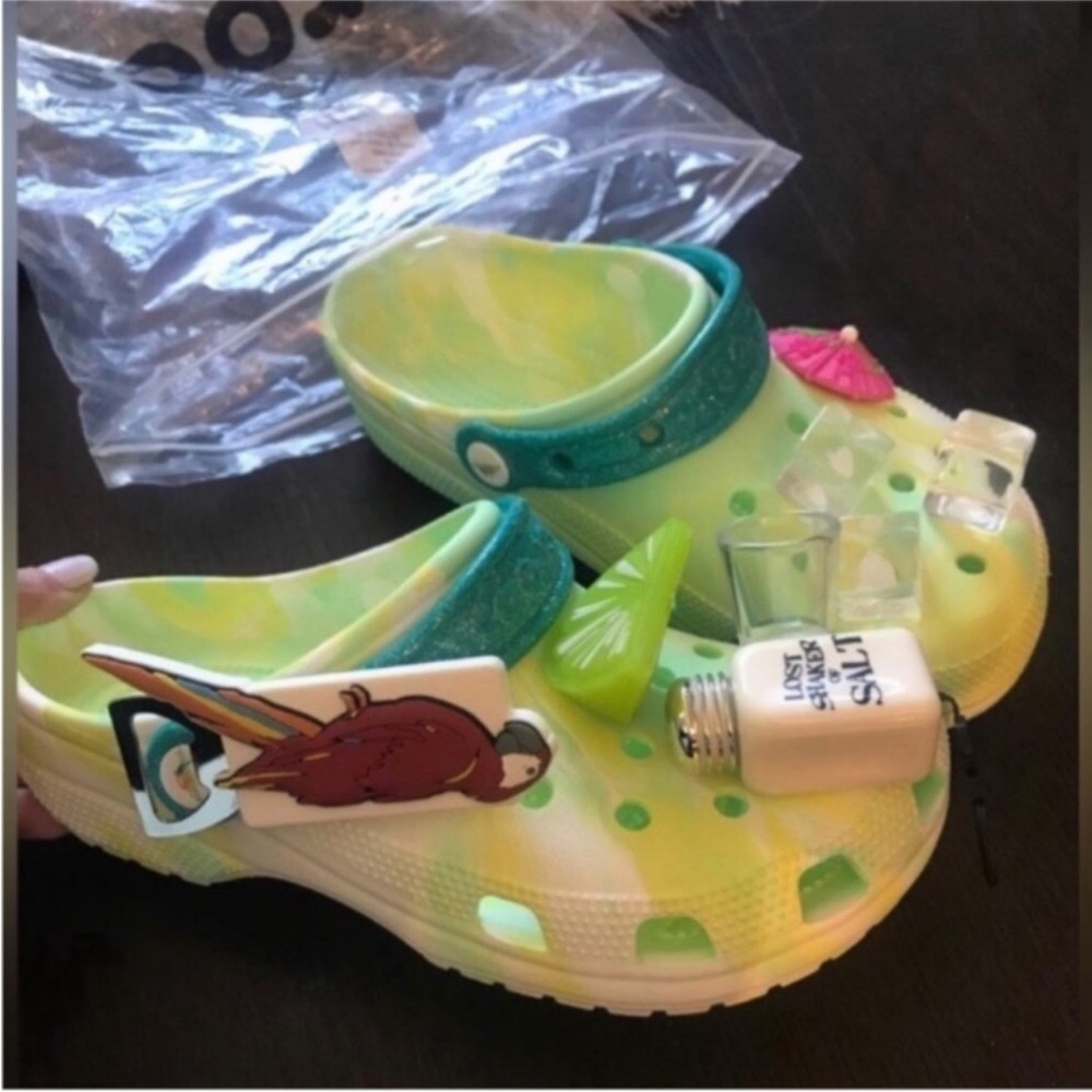Crocs Margaritaville jimmy buffet limited edition crocs m10 w12 NWT